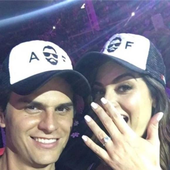 La Miss Universo 2010, Ximena Navarrete, se casará con su novio, el empresario y socialité Juan Carlos Valladares Jr., con quien confirmó su noviazgo en el otoño de 2015.