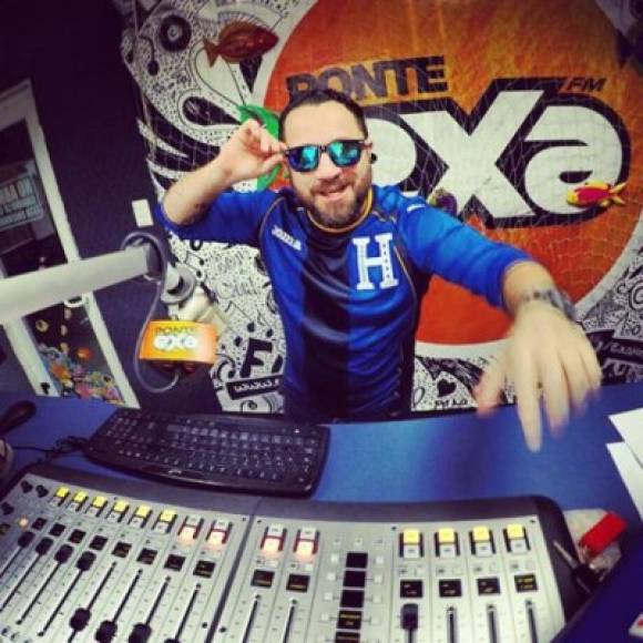 El Dj y presentador en radio EXA fM, Allan Vallecillo.