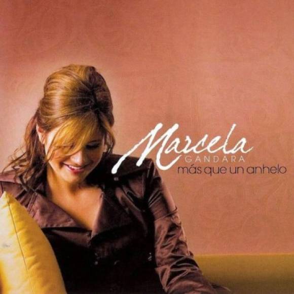Marcela Gándara lanzó su primer álbum 'Más que un Anhelo' en octubre de 2006 y se convirtió en un tremendo éxito. Muchas de las canciones del álbum como 'Antes de ti', 'En tu hogar', 'Me haces creer' fueron de las más sonadas en las estaciones de música cristina y en congregaciones religiosas.