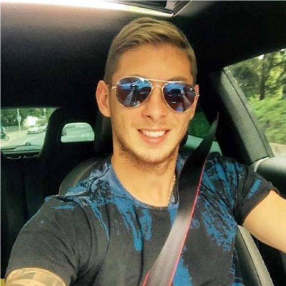 A Emiliano Sala lo conocían como 'El Tanque' en el viejo continente, medía 1.87 metros.