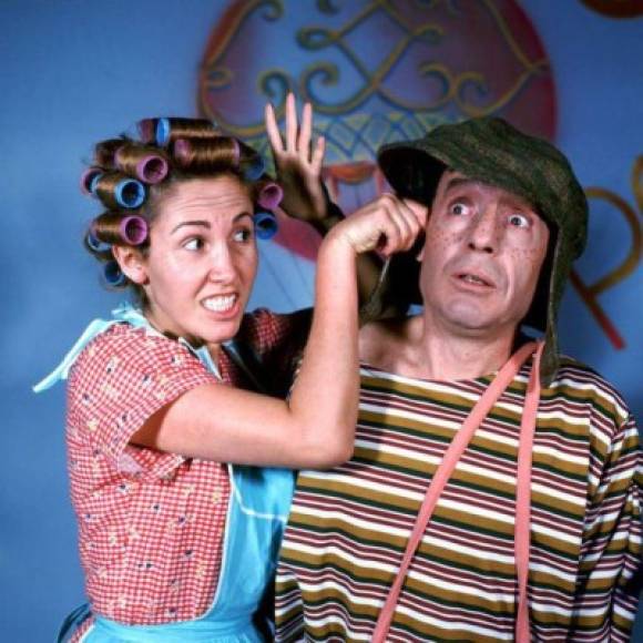 Doña Florinda era la madre de uno de los amigos de El Chavo, Quico, y constantemente lo castigaba halándole las orejas debido a sus travesuras. <br/><br/>