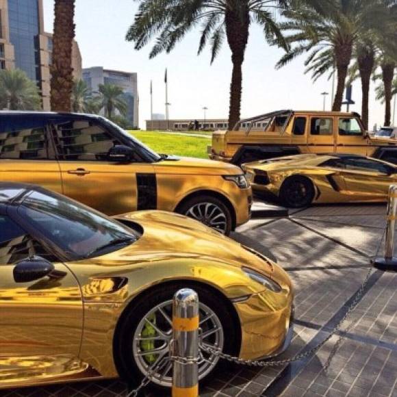 Turki bin Abdullah es otro príncipe billonario de la realeza saudí que sorprendió a los londinenses con su flota de autos de lujo enchapados en oro.