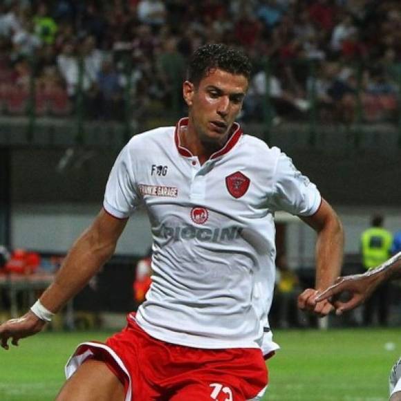 Después de un año y medio en Australia, vistiendo la camiseta del Wellington Phoenix, el exdefensa del Parma y del Perugia Marco Rossi, de 30 años, ha decidido regresar a Italia.