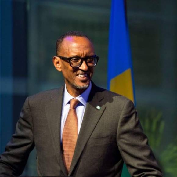 Paul Kagame es presidente de Ruanda desde el año 2000, pero fungió como vicepresidente desde 1994.