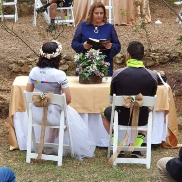 El hermoso bosque y rico clima de Valle de Ángeles fue testigo de una boda única en Honduras.