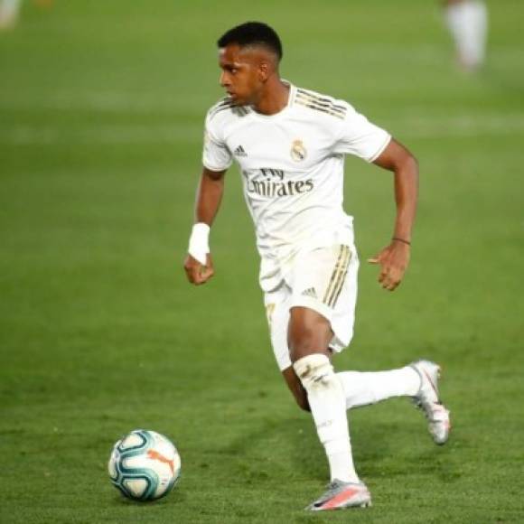 Rodrygo Goes - Zidane apuesta por el brasileño para tirarlo por derecha buscando más ataque.