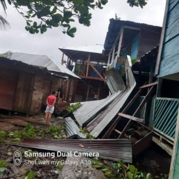 Iota, clasificado como un huracán 'extremadamente peligroso', dejó sin techo algunos de los principales edificios de Bilwi, donde se habían refugiado 38.000 de las 40.000 personas evacuadas en 250 centros de albergue.