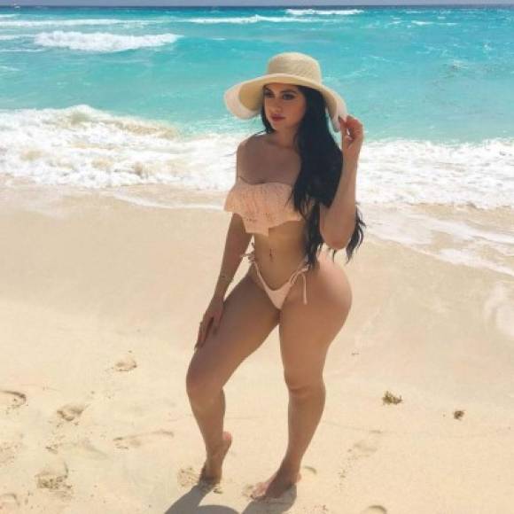 La mexicana Jailyne Ojeda Ochoa ha cautivado Instagram con sus enormes caderas y su pequeña cintura.