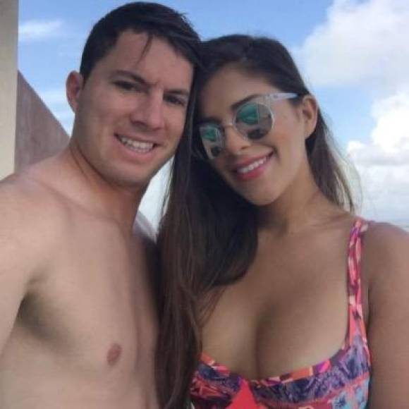 Alfaro es el complemento perfecto del costarricense Bryan Oviedo.