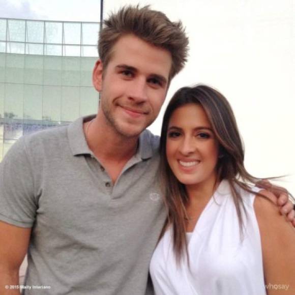 Liam Hemsworth con Maity Interiano.