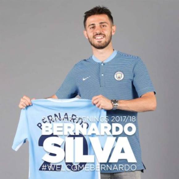 El Manchester City hizo oficial el primer gran fichaje de este verano. Se trata del delantero portugués Bernardo Silva, que revienta el mercado después de que el conjunto 'citizen' pagara por él 80 millones de euros.