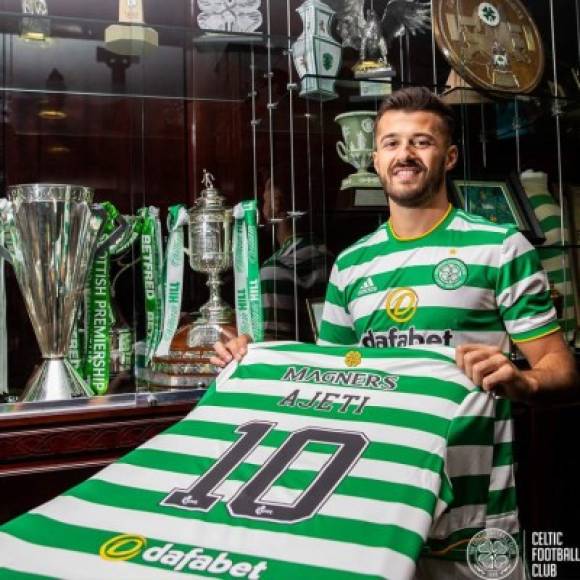 El Celtic de Glasgow hizo oficial el fichaje del delantero suizo Albian Ajeti., quien llega procedente del West ham United y firma por cuatro temporadas. Con 23 años, el internacional con la selección de Suiza arriba a la Scottish Premiership en busca de más minutos.