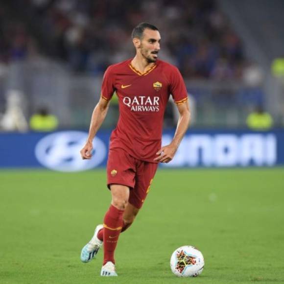 Davide Zappacosta volverá al Chelsea después de una temporada desastrosa en la Roma. El lateral derecho no continuará en el equipo italiano, donde estaba cedido. El futbolista estuvo lesionado desde septiembre hasta que se canceló la Serie A, y en la reanudación tampoco ha sido titular.<br/><br/>El jugador ha querido despedirse de la afición romana en sus redes sociales: 'Un agradecimiento especial al personal médico, los fisioterapeutas y los que me ayudaron a recuperarme de mi grave lesió. Buena suerte a todos y tanto dentro como fuera del campo, ¡gracias Roma!'.