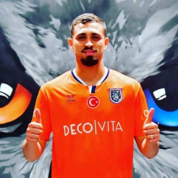 Léo Duarte: El defensor brasileño se marcha del AC Milan y se va cedido al Basaksehir de Turquía durante una temporada y media. El club turco tendrá opción de compra.<br/>