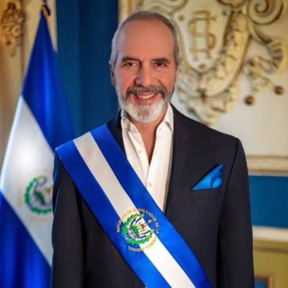 Aunque no es la primera vez que el presidente milenial de El Salvador usa la FaceApp, hace dos meses publicó esta imagen editada en la aplicación que simulaba cómo se vería en su vejez.