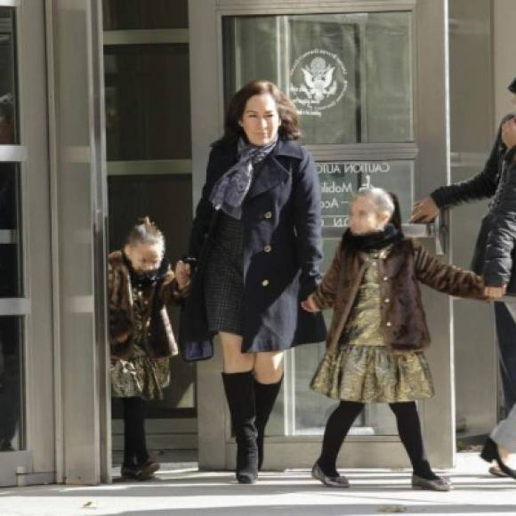 Las niñas han visitado en varias ocasiones a su padre en el Centro Correccional Metropolitano de Nueva York.