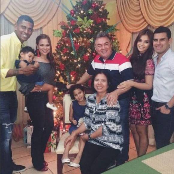 Carlo Costly se reunió con su familia.