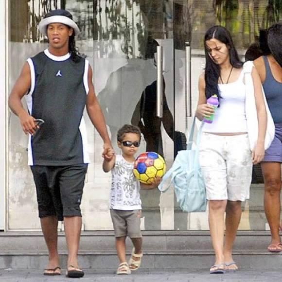 'Estoy muy feliz, es un momento espectacular en mi vida privada y una motivación. A todo papá le gustaría que su hijo fuera jugador, pero que sea lo que tenga que ser', fueron las primeras palabras de Ronaldinho como padre.