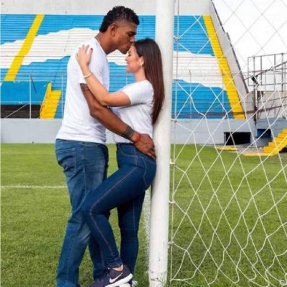 Carlo Costly y 'Tita' Torres son otra de las parejas más famosas en el fútbol hondureño.