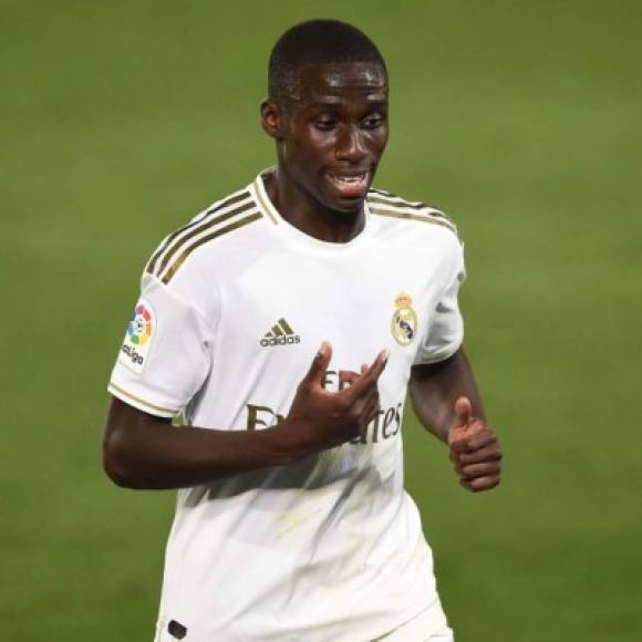 Ferland Mendy - La defensa del Real Madrid es la de gala y ahí entra el lateral izquierdo francés asentado como titular y más aún tras la baja de Marcelo.