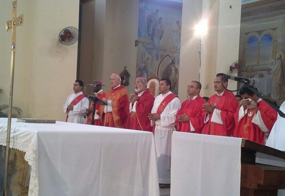 Con misa en la catedral celebran el día de San Pedro