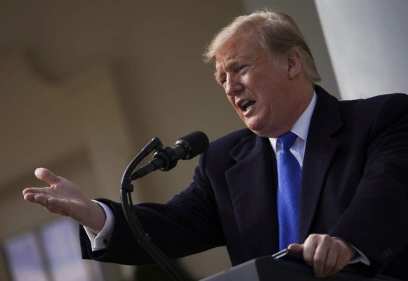 Trump acusa de traición a quienes planean destituirlo