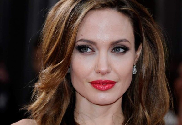 Angelina Jolie conquista a una de sus enemigas acérrimas