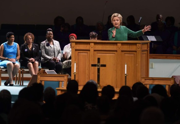 De la mano de los Obama, Clinton despega hacia la Casa Blanca