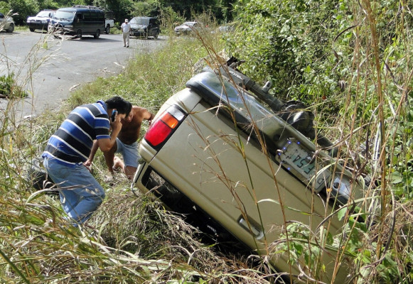 15 años tienen 30,000 habitantes de luchar por puente y carretera