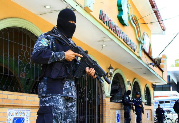 Sicarios esperaban al dueño de El Bombazo dentro del restaurante