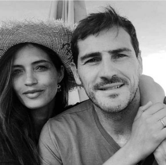 La periodista española Sara Carbonero es la esposa del portero español Iker Casillas, la relación de ambos es desde el 2010.