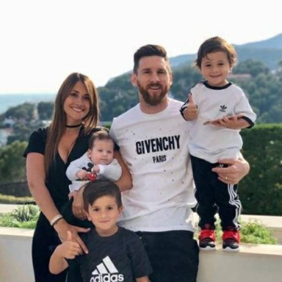 Lionel Messi junto a Antonella y sus hijos han dsfrutado de que el FC Barcelona no tuvo partido este fin de semana.