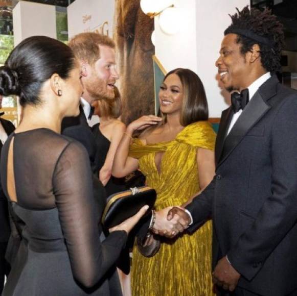 La realeza británica se reunió con la estadounidense en la gala, con los duques de Sussex saludando a los esposos Beyoncé y Jay-Z.