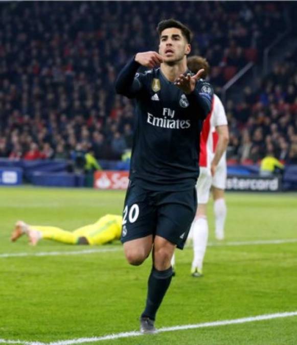 Marco Asensio celebró de una manera extraña. El jugador del Real Madrid estiró su mano izquierda y moviendo el dedo índice de la derecha sobre la misma, simulando estar firmando, aunque la acción es interpretativa. Foto as.com