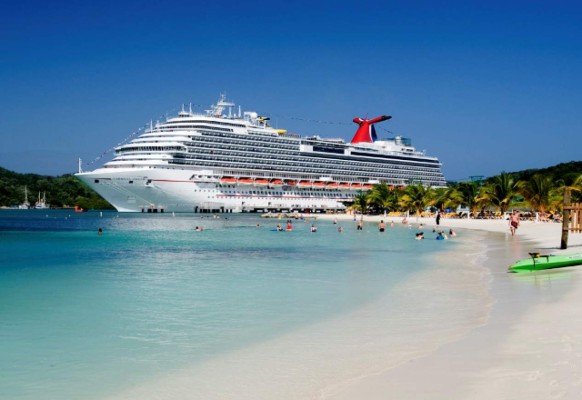 Miles de turistas visitan Roatán