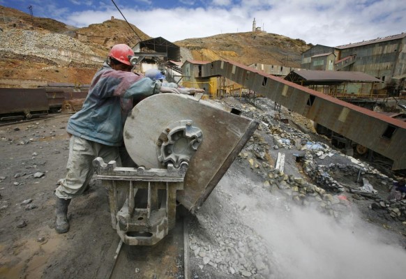 Envíos mineros registran retroceso de 35.7% en segundo trimestre de 2015