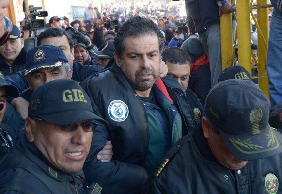 Bolivia entrega a exasesor de Humala en la frontera con Perú