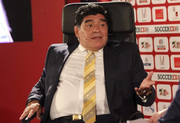 Maradona aplaude acción contra la FIFA y espera la cabeza de Blatter