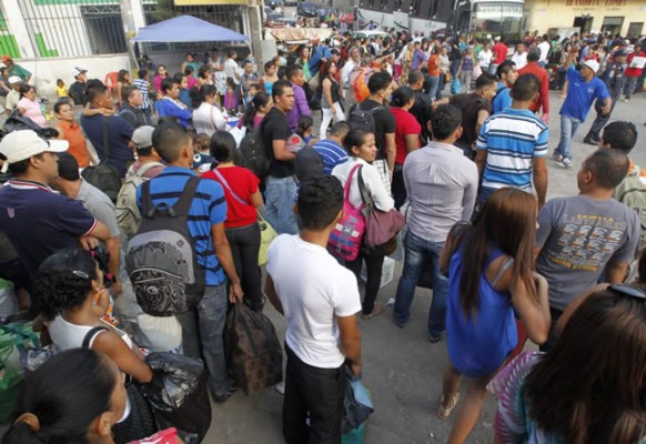 Hondureños inician regreso de Semana Santa