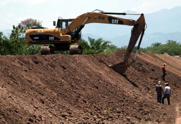 Refuerzan bordos para reducir riesgo de inundaciones en La Lima