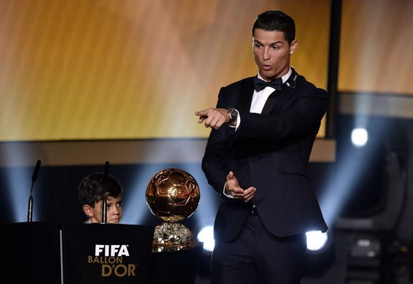 Cristiano engrandece su leyenda con su tercer Balón de Oro