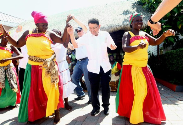 Bellezas del Caribe cautivan a secretario general de la OMT