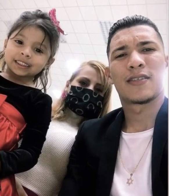 Kevin López: El jugador del Motagua junto a su hermosa familia.