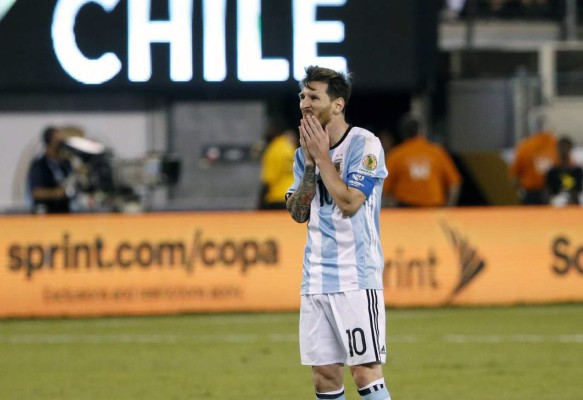 Macri le pide a Messi quedarse en la selección argentina