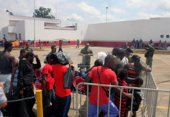 CNDH denuncia riesgos de contagio en estaciones migratorias del sur de México