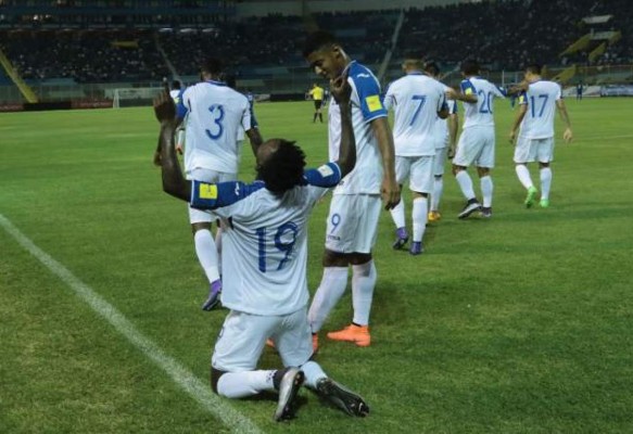 Honduras queda moribundo con empate ante El Salvador