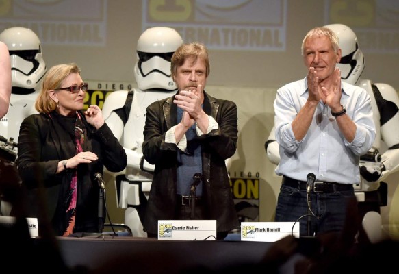 SAN DIEGO, CA - JULY 10: (L-R) Actors Carrie Fisher, Mark Hamill and Harrison Ford applaud onstage at the Lucasfilm panel during Comic-Con International 2015 at the San Diego Convention Center on July 10, 2015 in San Diego, California. Kevin Winter/Getty Images/AFP== FOR NEWSPAPERS, INTERNET, TELCOS & TELEVISION USE ONLY ==