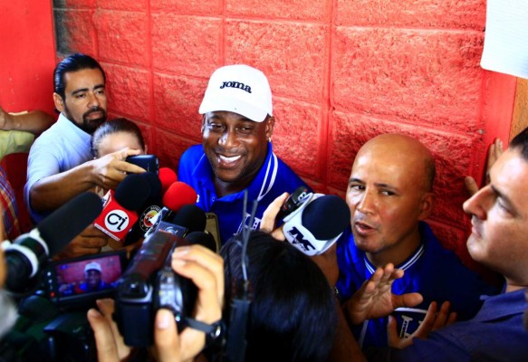 Hernán Medford convocará hoy para la Copa Centroamericana