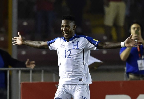 Honduras' midfielder Romell Quioto celebrates after scoring a goal against Panama during a FIFA World Cup Russia 2018 Concacaf qualifier match in Panama City on June 13, 2017. / AFP PHOTO / RODRIGO ARANGUA