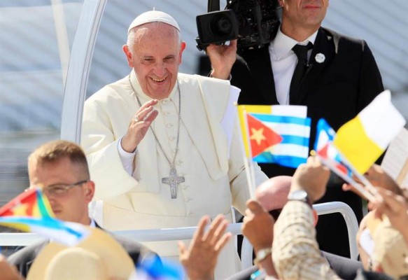 El papa Francisco oficia multitudinaria misa en Holguín